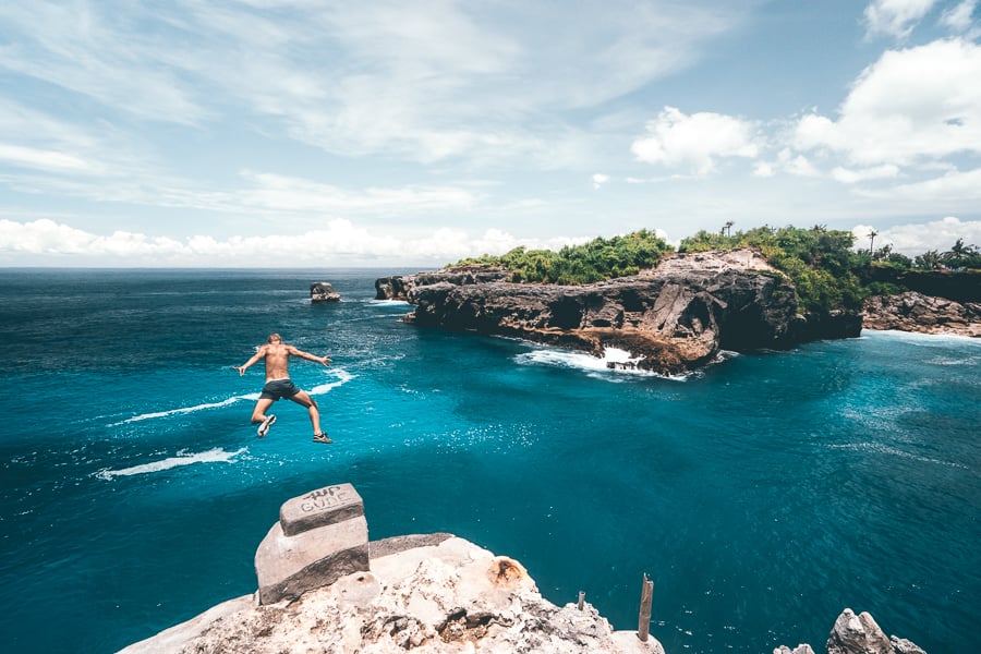 blue lagoon bali , nusa ceningan blue lagoon , blue lagoon indonesia, ceningan cliff ,nusa ceningan cliff jump ,blue lagoon cliff jump nusa ceningan,cliff jumping nusa ceningan, lembongan cliff jumping