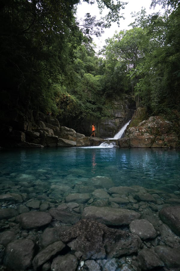 joguata waterfall cliff jump panama