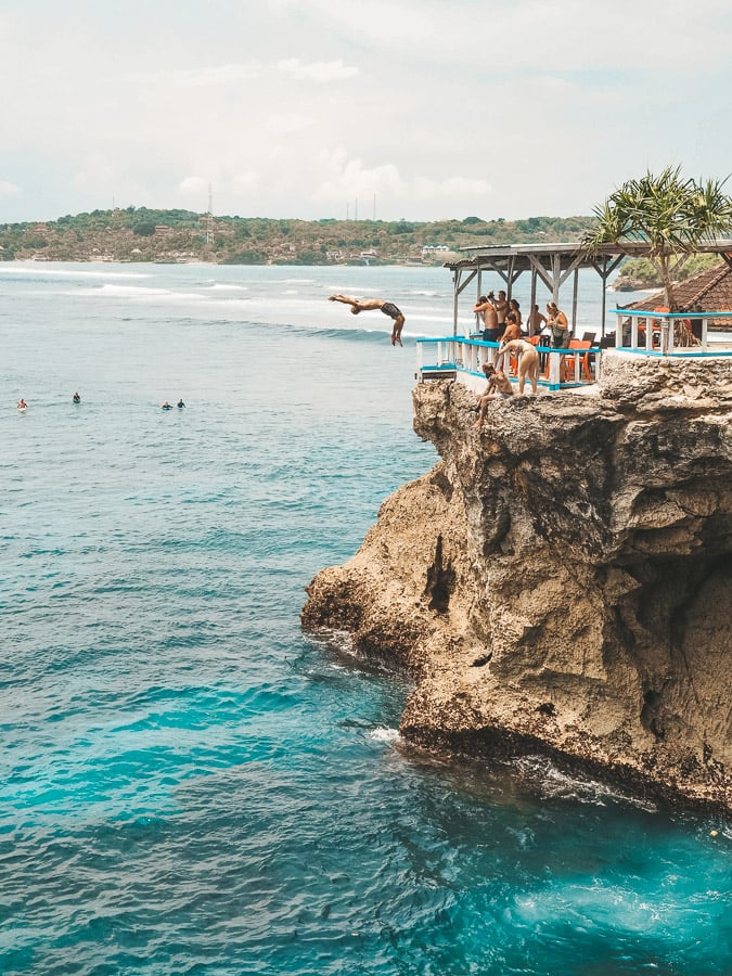 mahana point, mahana beach, mahana point cliff jump, mahana point ceningan, mahana surf